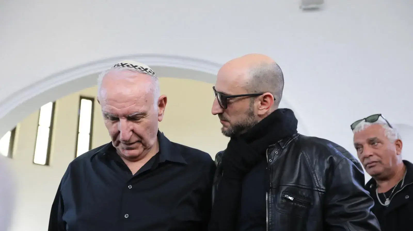 אורי בשן בהלוויתו של יגאל בשן בית העלמין קרית שאול, דצמבר 2018 אורי בשן בהלוויתו של יגאל בשן בית העלמין קרית שאול, דצמבר 2018