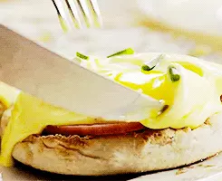 גיף ביצים בנדיקט גיף ביצים בנדיקט