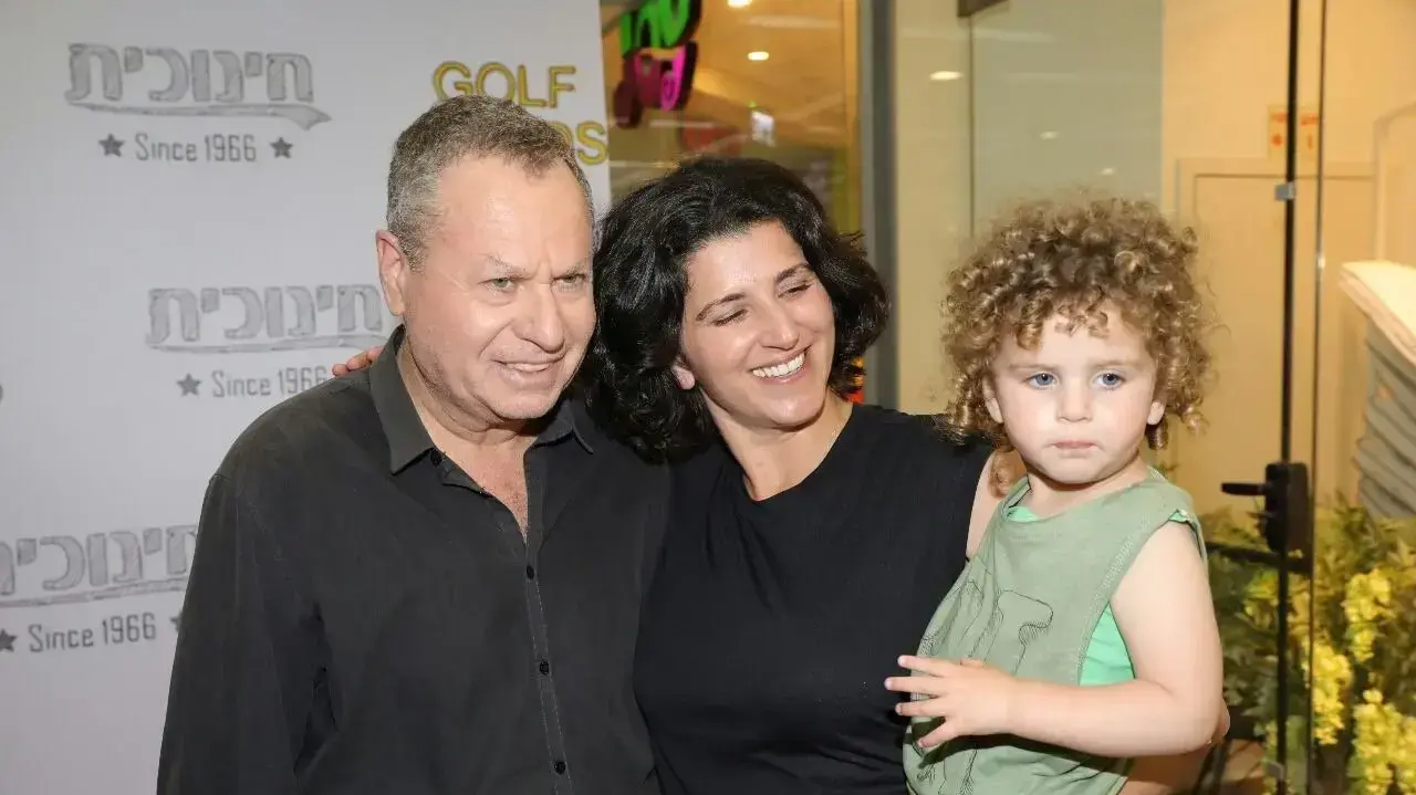 שלמה בראבא, אשתו שמר גאון ובתם שי שלמה בראבא, אשתו שמר גאון ובתם שי