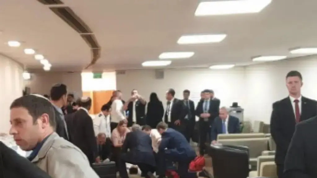השר איוב קרא התמוטט בכנסת, 12 בדצמבר 2018 השר איוב קרא התמוטט בכנסת, 12 בדצמבר 2018
