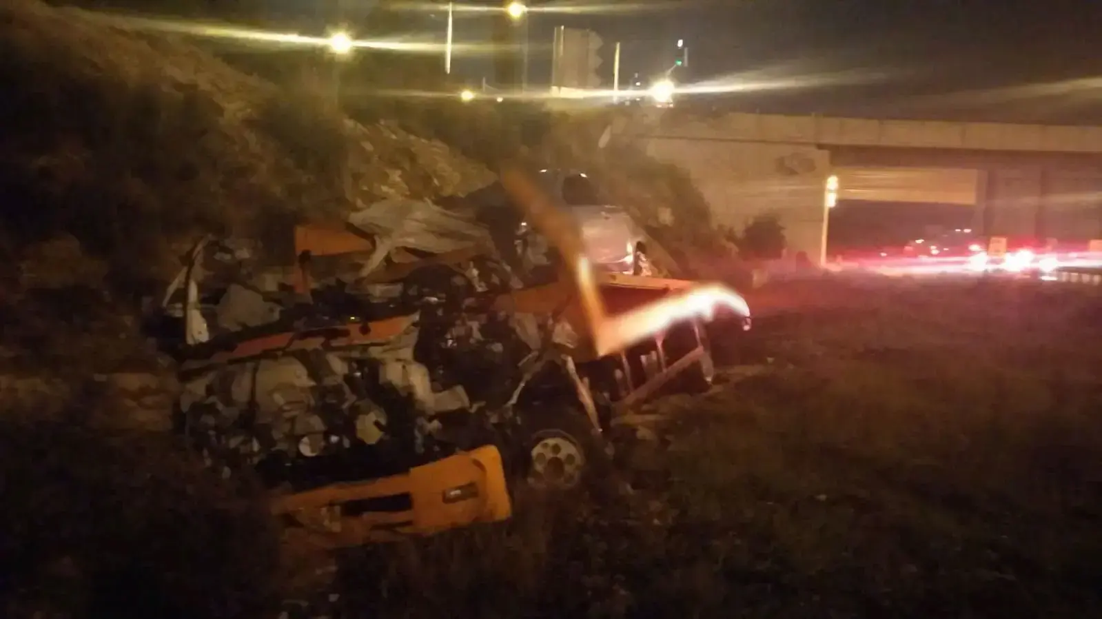 נהג משאית שעף מהרכב במהלך נסיעה, ככל הנראה לאחר שארע פיצוץ במשאית בכביש 5 לכיוון מערב סמוך למחלף כפר קאסם