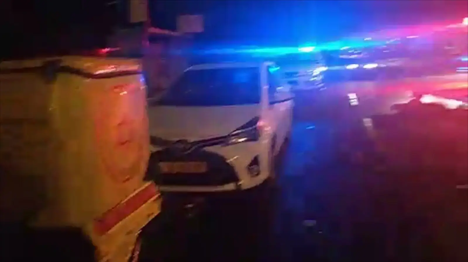 ניסיון חיסול, נהג משאית נהרג שעף מהרכב במהלך נסיעה, ככל הנראה לאחר שארע פיצוץ במשאית בכביש 5 לכיוון מערב סמוך למחלף כפר קאסם ניסיון חיסול, נהג משאית נהרג שעף מהרכב במהלך נסיעה, ככל הנראה לאחר שארע פיצוץ במשאית בכביש 5 לכיוון מערב סמוך למחלף כפר קאסם