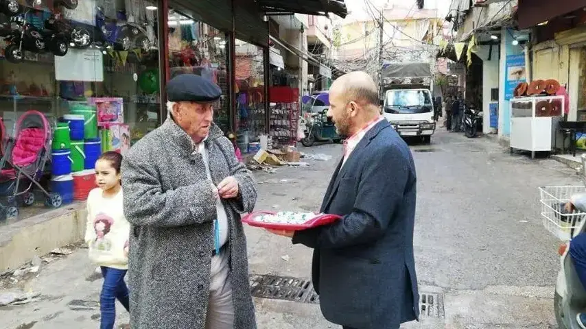 חלוקת ממתקים במחנה הפליטים בורג' אל בראג'נה בלבנון בעקבות הפיגוע בעפרה , דצמבר 2018 חלוקת ממתקים במחנה הפליטים בורג' אל בראג'נה בלבנון בעקבות הפיגוע בעפרה , דצמבר 2018
