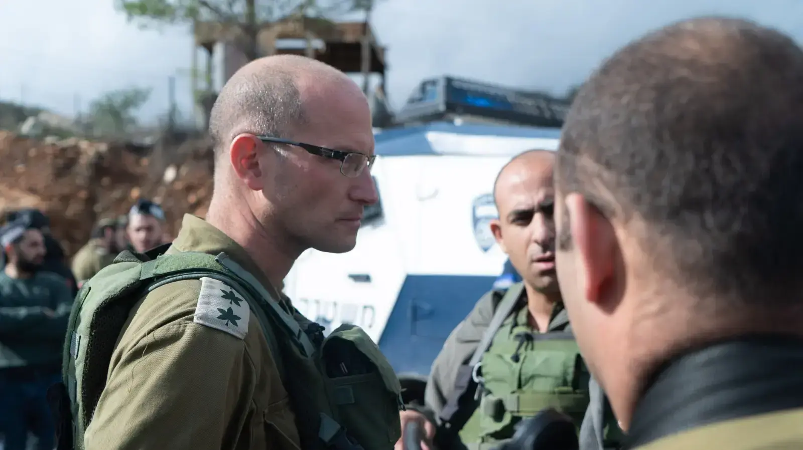 מפקד חטמ"ר בנימין אלוף משנה שרון אסמן בסיור בזירת הפיגוע בצומת אסף, 13 בדצמבר 2018