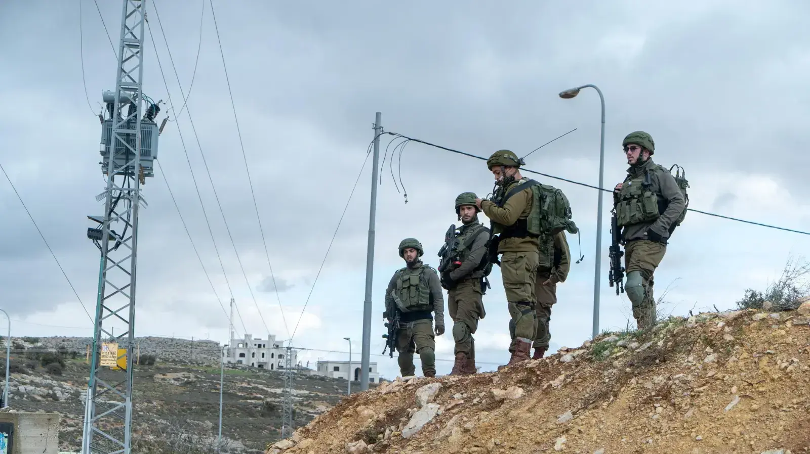 חיילים בזירת הפיגוע בצומת אסף, 13 בדצמבר 2018 חיילים בזירת הפיגוע בצומת אסף, 13 בדצמבר 2018