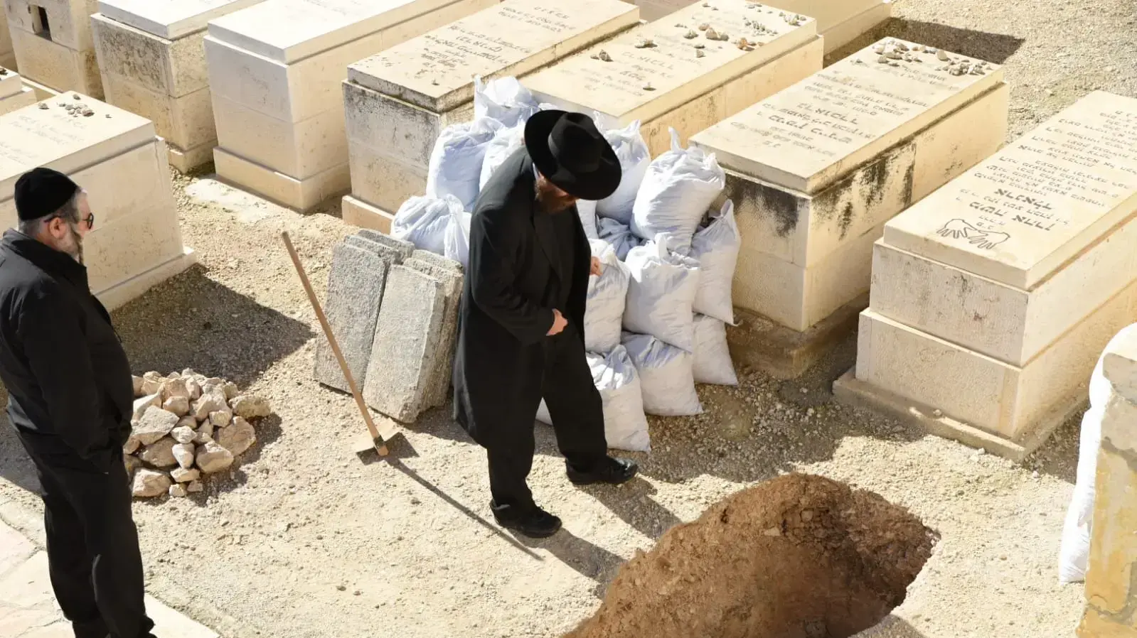 קברו של חייל צה"ל יוסי כהן שנהרג בפיגוע בגבעת אסף, 14 בדצמבר 2018 קברו של חייל צה"ל יוסי כהן שנהרג בפיגוע בגבעת אסף, 14 בדצמבר 2018