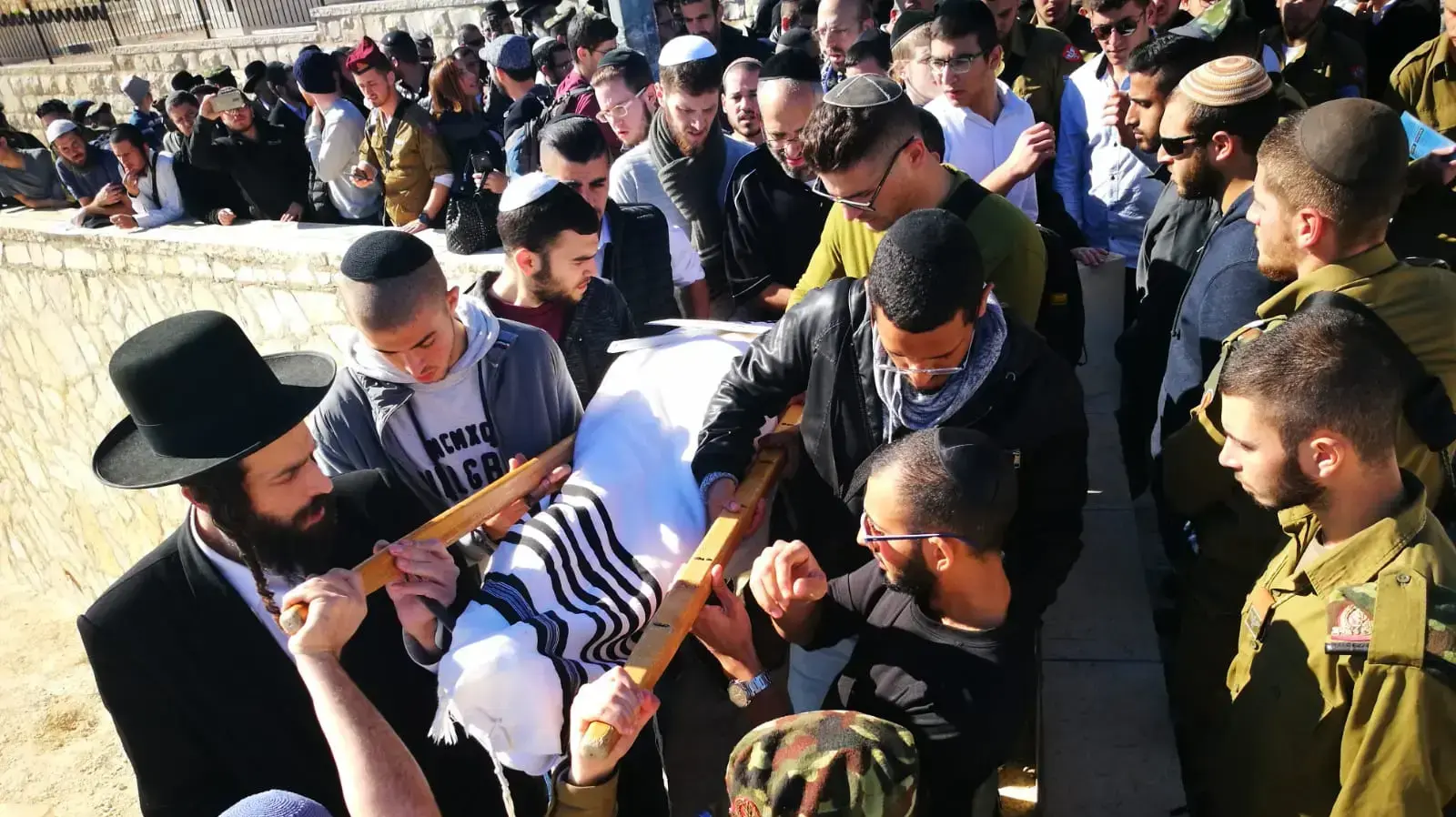 קברו של חייל צה"ל יוסי כהן שנהרג בפיגוע בגבעת אסף, 14 בדצמבר 2018 קברו של חייל צה"ל יוסי כהן שנהרג בפיגוע בגבעת אסף, 14 בדצמבר 2018