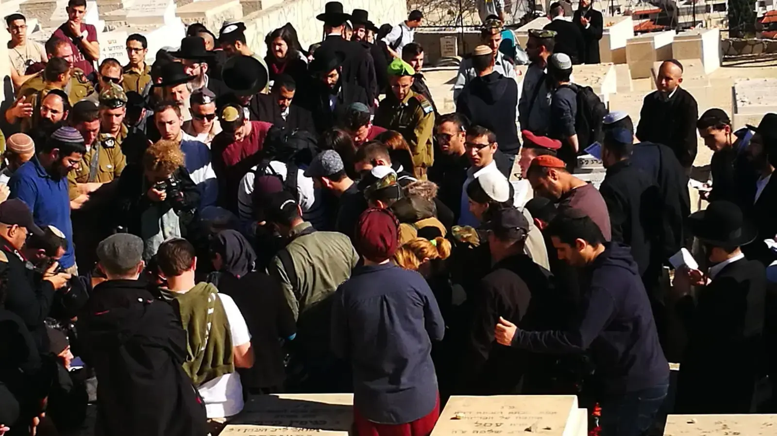 קברו של חייל צה"ל יוסי כהן שנהרג בפיגוע בגבעת אסף, 14 בדצמבר 2018 קברו של חייל צה"ל יוסי כהן שנהרג בפיגוע בגבעת אסף, 14 בדצמבר 2018
