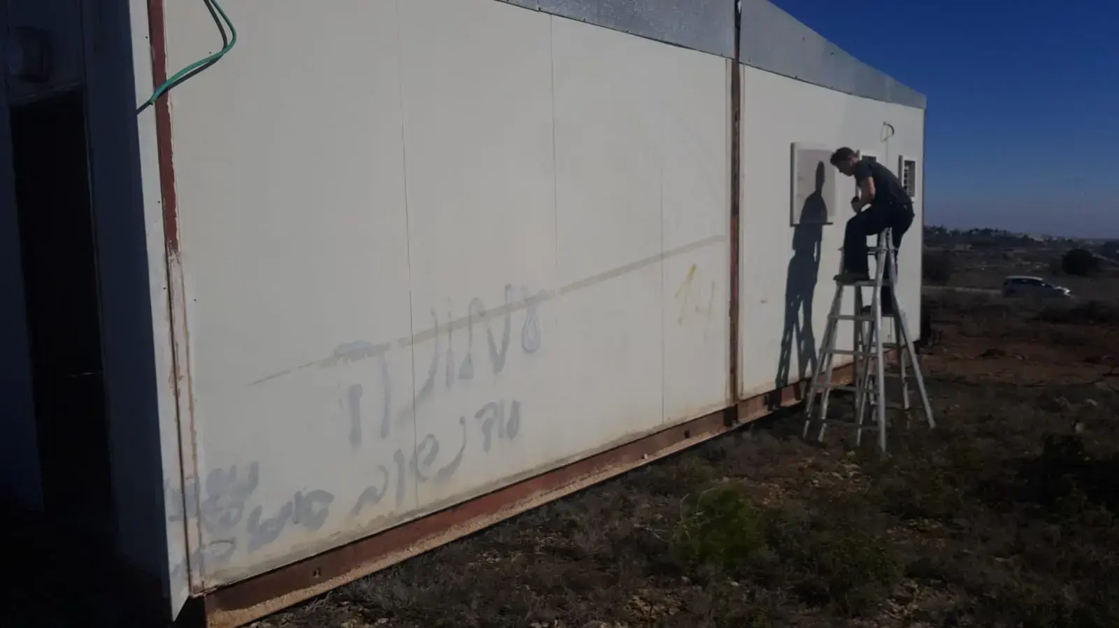 מבנה שהוצב במאחז עמונה ב-14 בדצמבר 2018 מבנה שהוצב במאחז עמונה ב-14 בדצמבר 2018