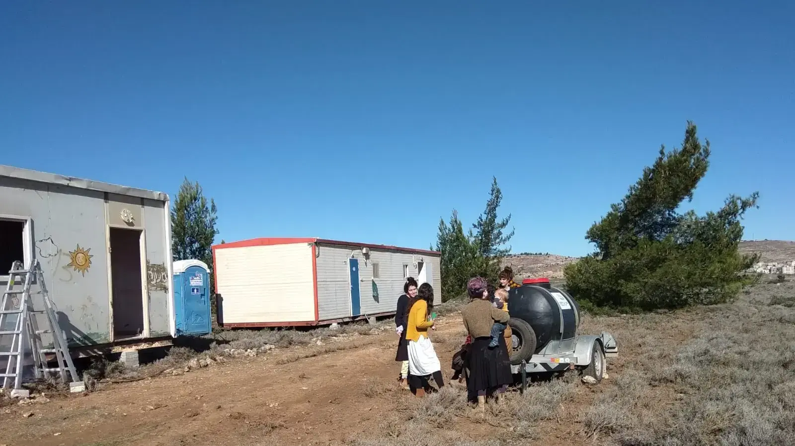 מבנים שהוצבו במאחז עמונה ב-14 בדצמבר 2018 מבנים שהוצבו במאחז עמונה ב-14 בדצמבר 2018