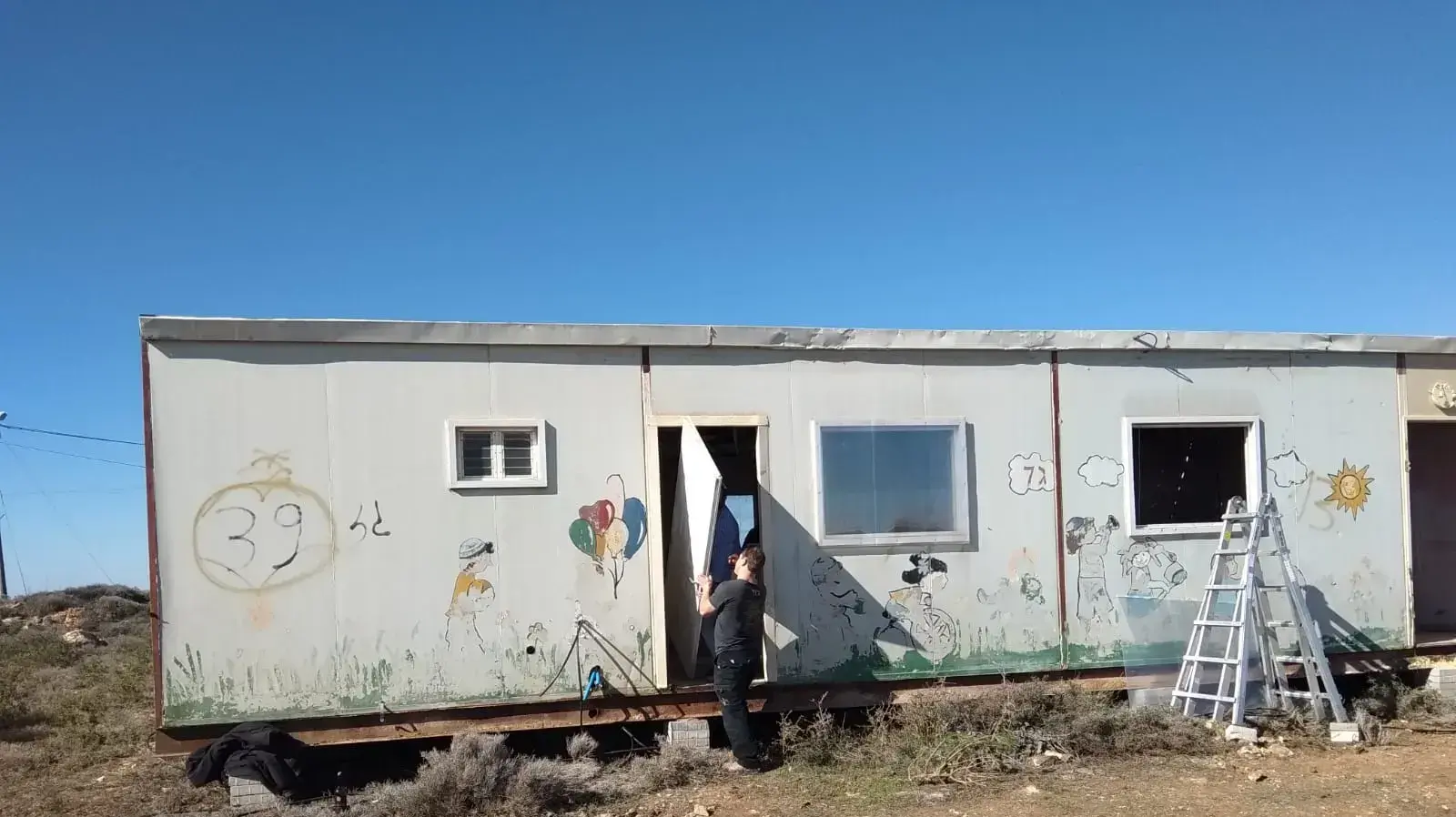 מבנים שהוצבו במאחז עמונה ב-14 בדצמבר 2018 מבנים שהוצבו במאחז עמונה ב-14 בדצמבר 2018
