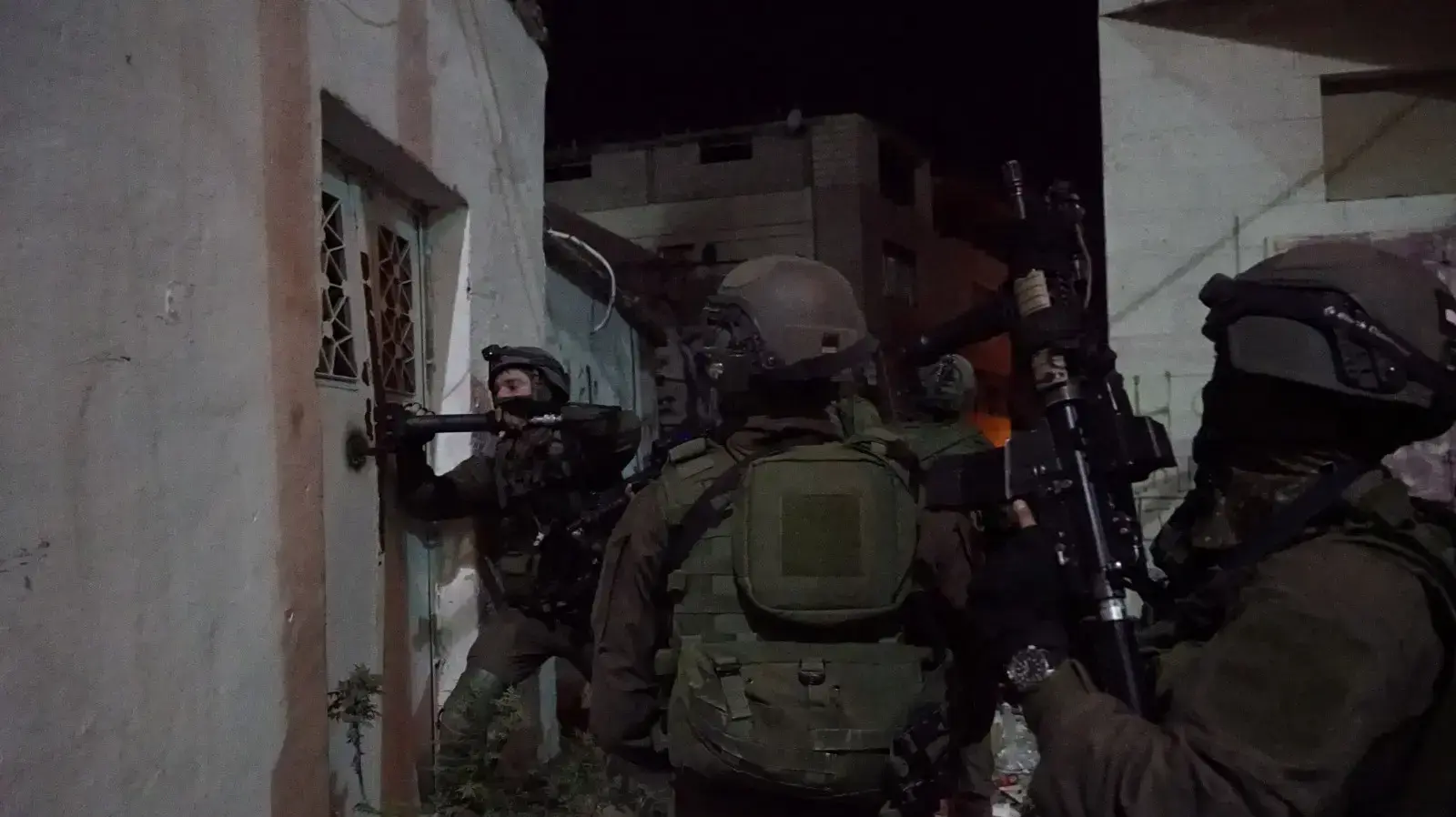 הריסת בית המחבל שהרג את לוחם דובדבן רונן לוברסקי במחנה הפליטים אל-עמארי ב-15 בדצמבר 2018 הריסת בית המחבל שהרג את לוחם דובדבן רונן לוברסקי במחנה הפליטים אל-עמארי ב-15 בדצמבר 2018