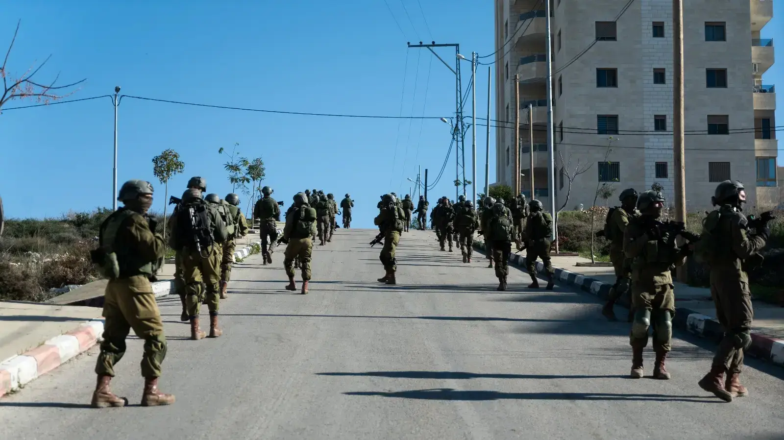 חיילים בפעילות להריסות בית המחבל שהרג את רונן לוברסקי 15 בדצמבר 2018 חיילים בפעילות להריסות בית המחבל שהרג את רונן לוברסקי 15 בדצמבר 2018