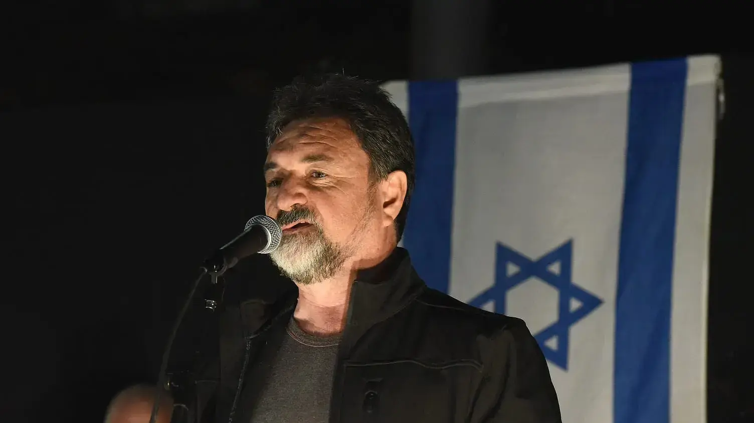 ולדימיר לוברסקי בהפגנה בכיכר רבין של משפחות שכולות של הרוגים בפיגועים 15 בדצמבר 2018 ולדימיר לוברסקי בהפגנה בכיכר רבין של משפחות שכולות של הרוגים בפיגועים 15 בדצמבר 2018