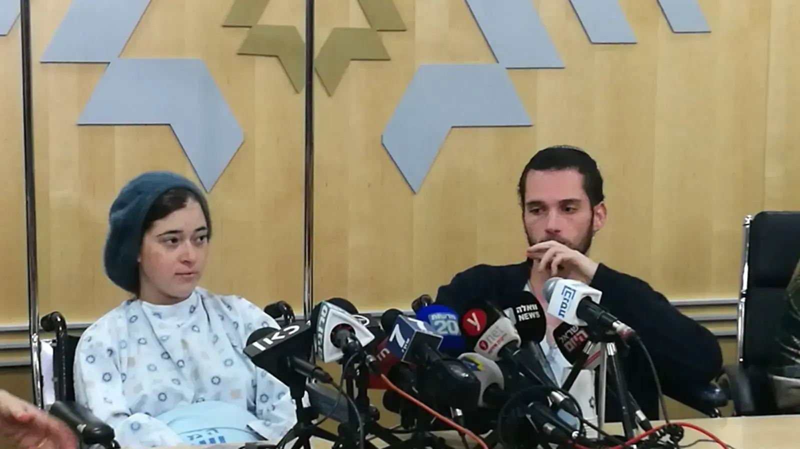 שירה ועמיחי איש רן פצועי הפיגוע בעפרה בראיון ראשון לתקשורת מבית חולים שערי צדק, 16 בדצמבר 2018 שירה ועמיחי איש רן פצועי הפיגוע בעפרה בראיון ראשון לתקשורת מבית חולים שערי צדק, 16 בדצמבר 2018