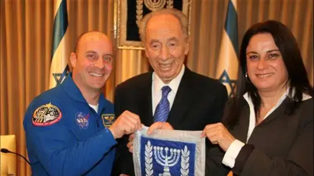 רונה רמון עם שמעון פרס רונה רמון עם שמעון פרס