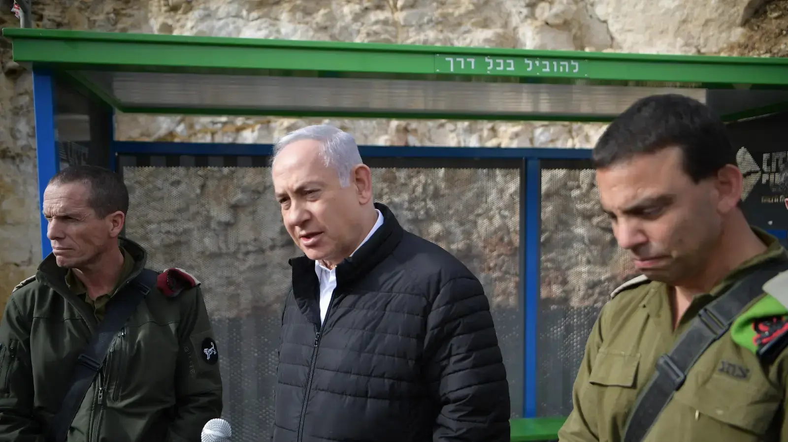 רה"מ נתניהו סייר בצומת גבעת אסף בו אירע הפיגוע בשבוע שעבר וקיים הערכת מצב ביטחונית במפקדת אוגדת איו"ש, 18 בדצמבר 2018 רה"מ נתניהו סייר בצומת גבעת אסף בו אירע הפיגוע בשבוע שעבר וקיים הערכת מצב ביטחונית במפקדת אוגדת איו"ש, 18 בדצמבר 2018