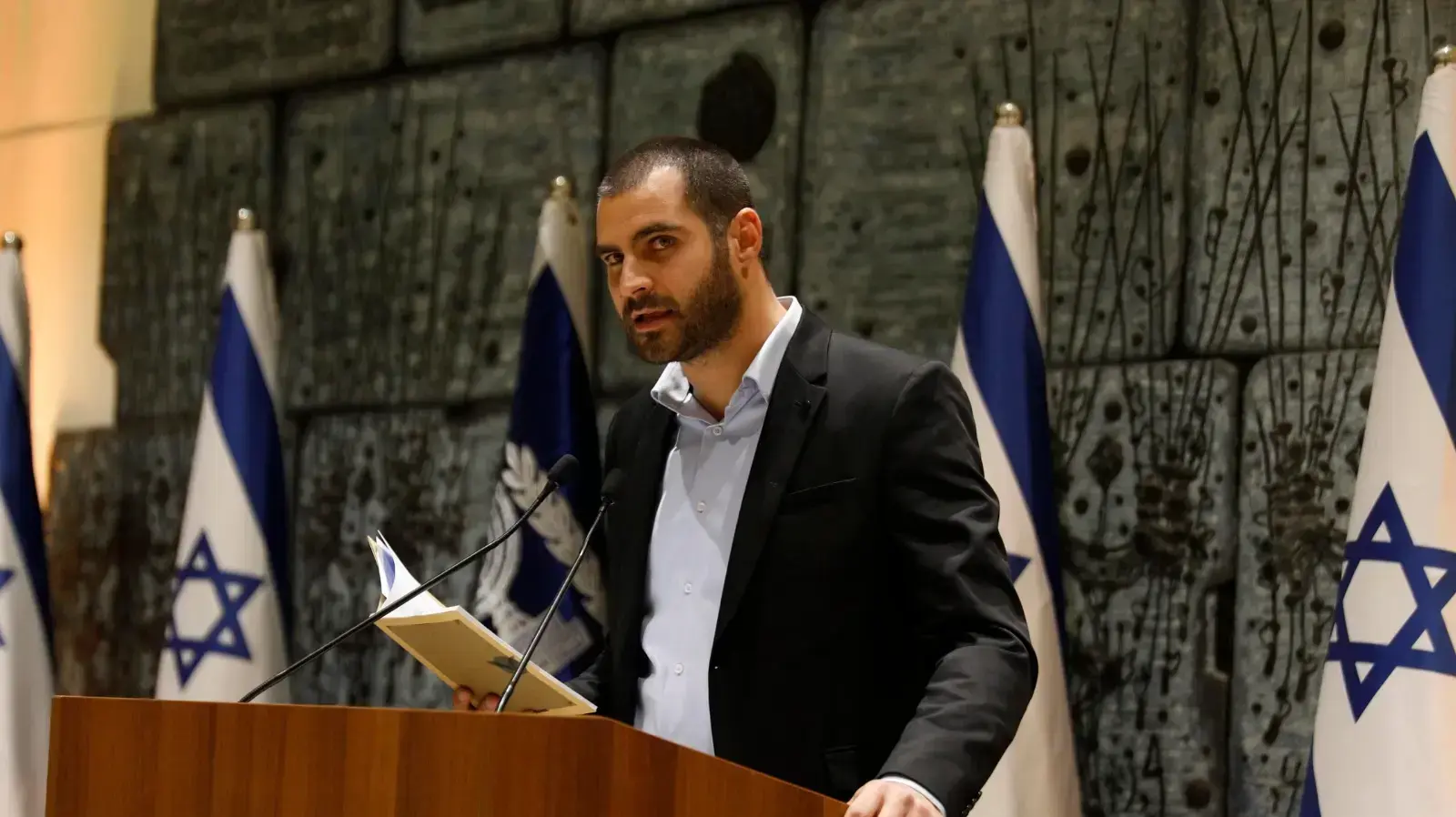 עמיחי חסון מקבל את פרס רעיית הנשיא לשירה עברית על שם ד"ר סימון גרדנר בבית הנשיא, 19.12.2018 עמיחי חסון מקבל את פרס רעיית הנשיא לשירה עברית על שם ד"ר סימון גרדנר בבית הנשיא, 19.12.2018