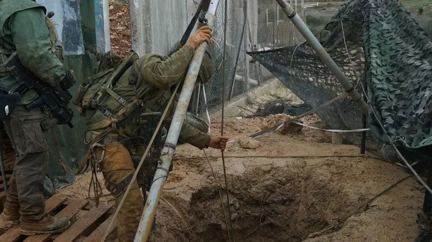 שלב הנטרול וההשמדה של מנהרות הטרור ההתקפיות חוצות הגבול אשר נחשפו בידי צה"ל במסגרת מבצע "מגן צפוני" שלב הנטרול וההשמדה של מנהרות הטרור ההתקפיות חוצות הגבול אשר נחשפו בידי צה"ל במסגרת מבצע "מגן צפוני"