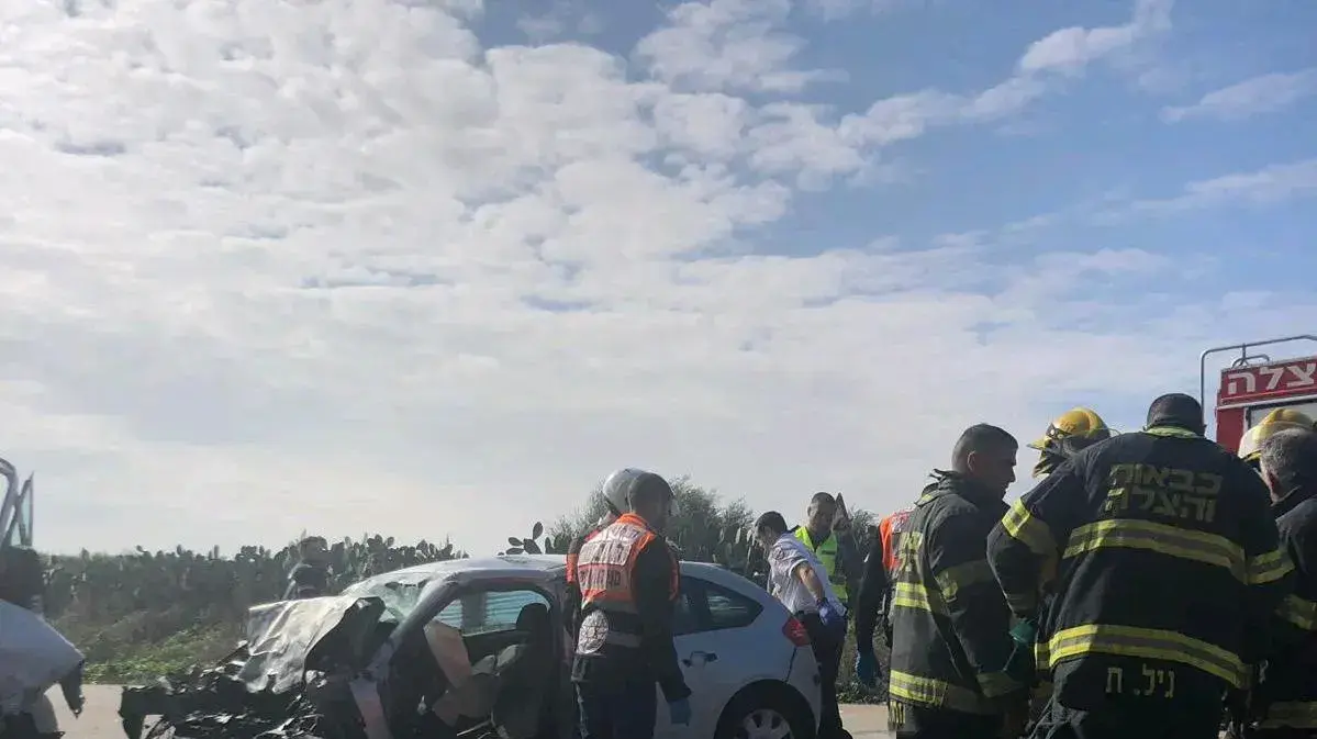זירת תאונת הדרכים ליד מושב חלץ בסמוך לשדרות - 12/21 זירת תאונת הדרכים ליד מושב חלץ בסמוך לשדרות - 12/21