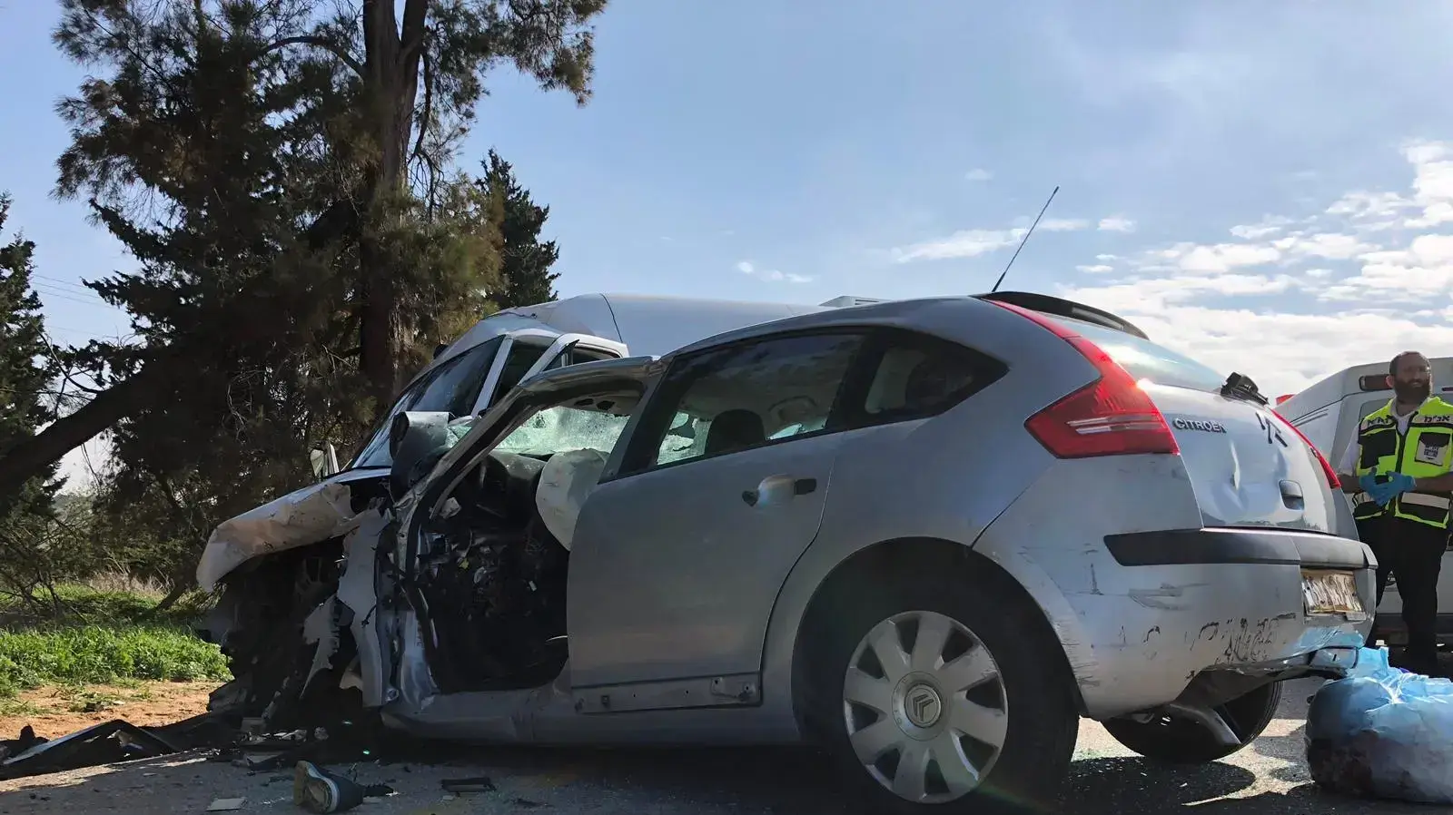 תאונת דרכים ליד מושב חלץ בסמוך לשדרות - 12/21 תאונת דרכים ליד מושב חלץ בסמוך לשדרות - 12/21