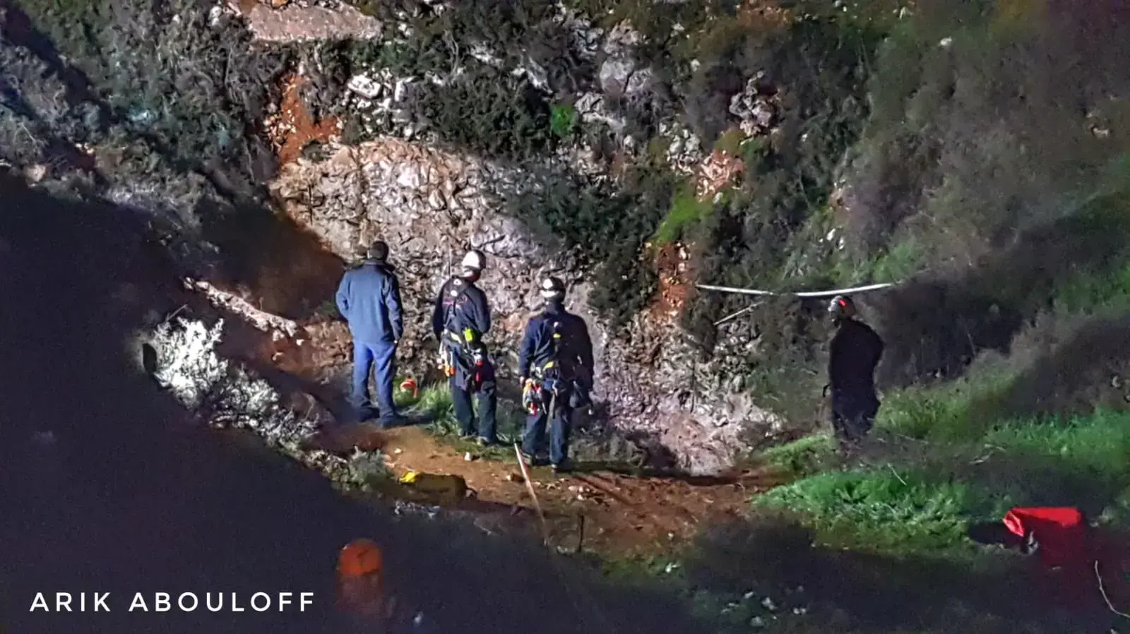 שני מטיילים נתקעו במערה בעטרות בירושלים שני מטיילים נתקעו במערה בעטרות בירושלים