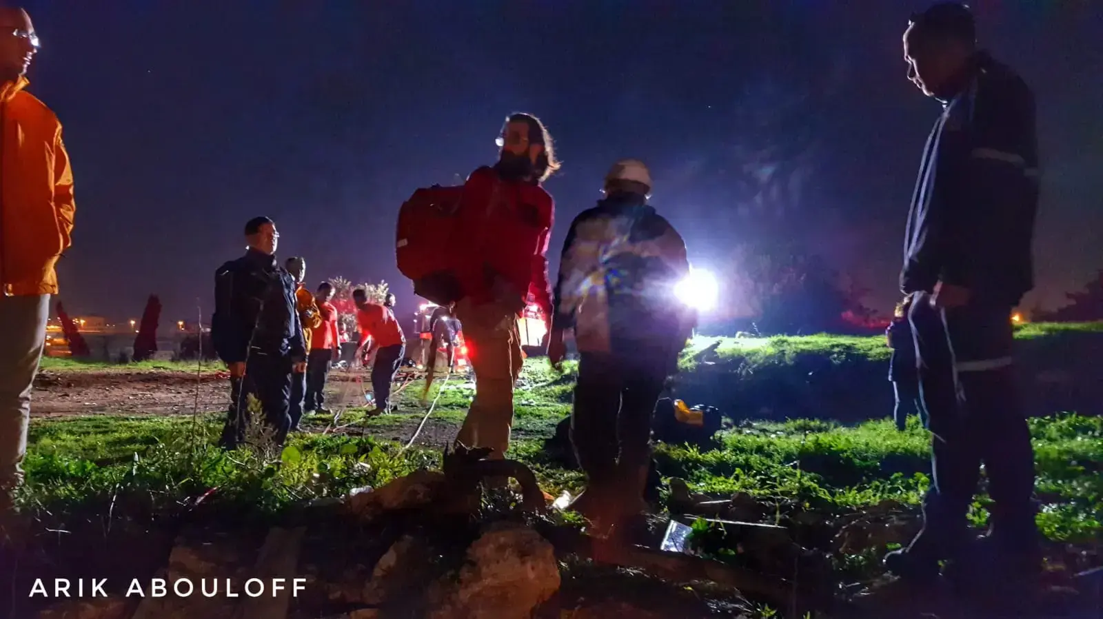 כוחות חילוץ פועלים לחילוץ מטיילים שנתקעו במערה בירושלים כוחות חילוץ פועלים לחילוץ מטיילים שנתקעו במערה בירושלים