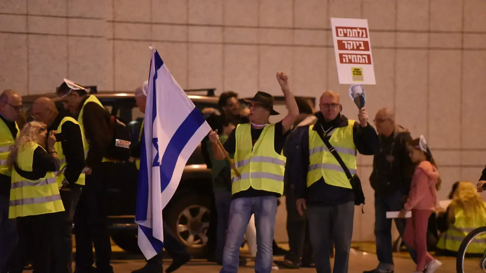 מחאת אפודים צהובים בתל אביב מחאת אפודים צהובים בתל אביב