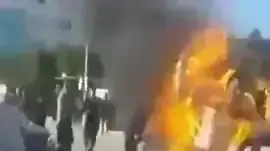 תיעוד מחריד
עבד רזאק זרגוי , צלם עיתונות בתוניסיה, הצית 
את עצמו למוות במחאה על המצב הכלכלי