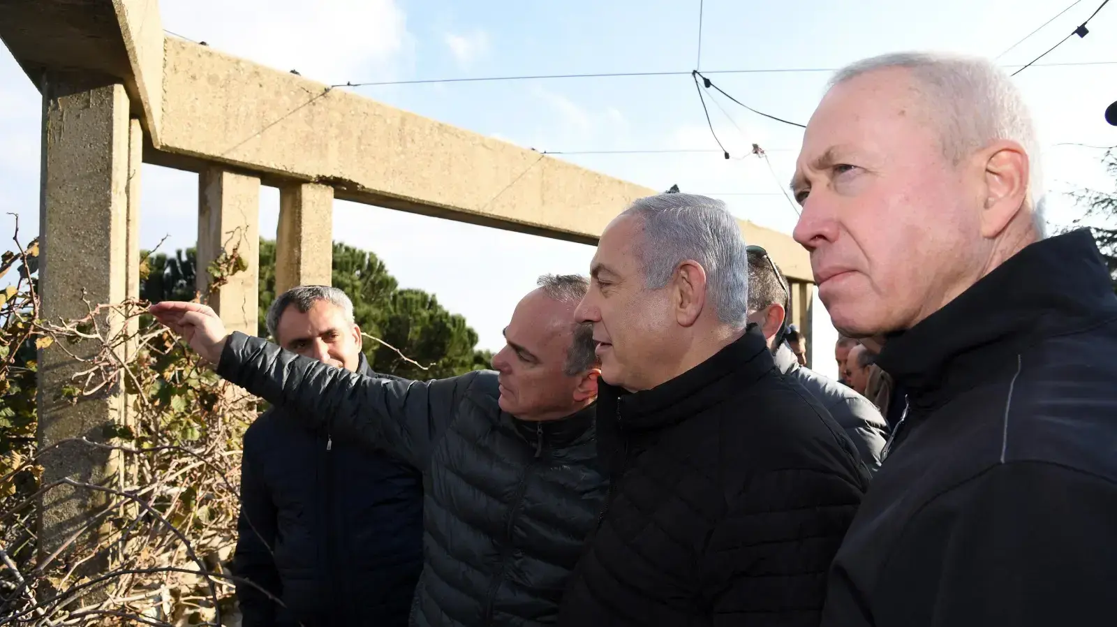 ראש הממשלה בנימין נתניהו ושרי הקבינט המדיני-ביטחוני סיירו הבאזור פעילות צה"ל לנטרול והשמדת מנהרות הטרור של חיזבאללה במסגרת מבצע "מגן צפוני",25 בדצמבר 2018