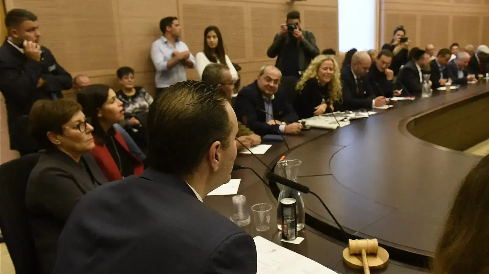 ח"כ מיקי זוהר מהליכוד בראש דיון ועדת הכנסת בנושא פיזורה, 26 בדצמבר 2018 ח"כ מיקי זוהר מהליכוד בראש דיון ועדת הכנסת בנושא פיזורה, 26 בדצמבר 2018