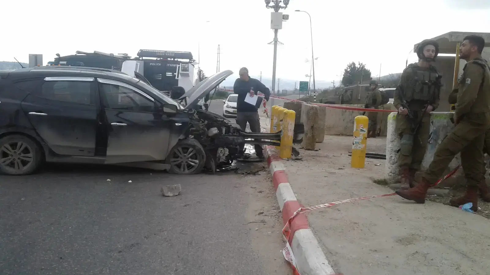 פלסטיני ניסה לדרוס חיילים ואזרחים בכיכר החטיבה המרחבית "שומרון", 26 בדצמבר 2018 פלסטיני ניסה לדרוס חיילים ואזרחים בכיכר החטיבה המרחבית "שומרון", 26 בדצמבר 2018