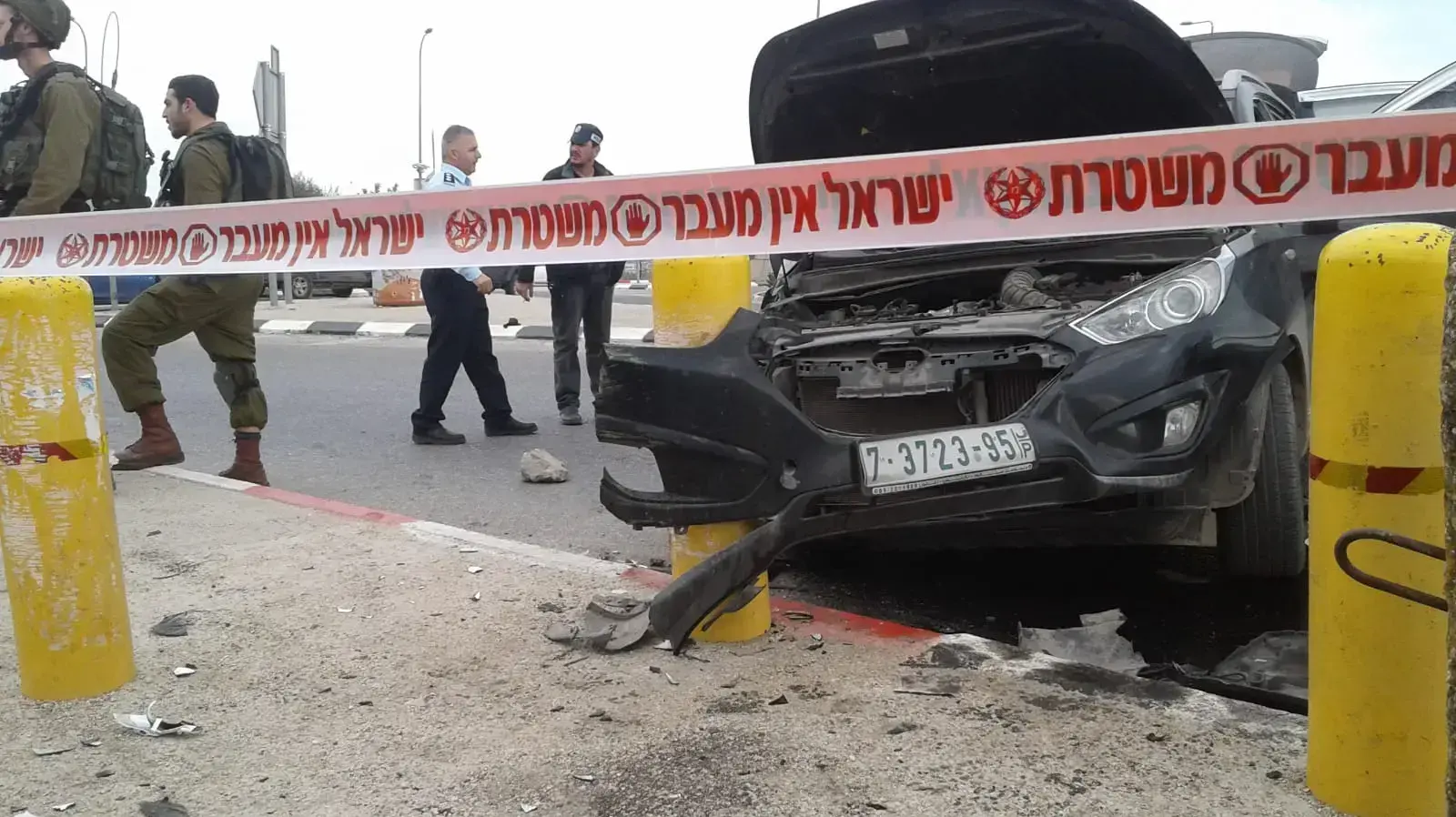 פלסטיני ניסה לדרוס חיילים ואזרחים בכיכר החטיבה המרחבית "שומרון", 26 בדצמבר 2018 פלסטיני ניסה לדרוס חיילים ואזרחים בכיכר החטיבה המרחבית "שומרון", 26 בדצמבר 2018