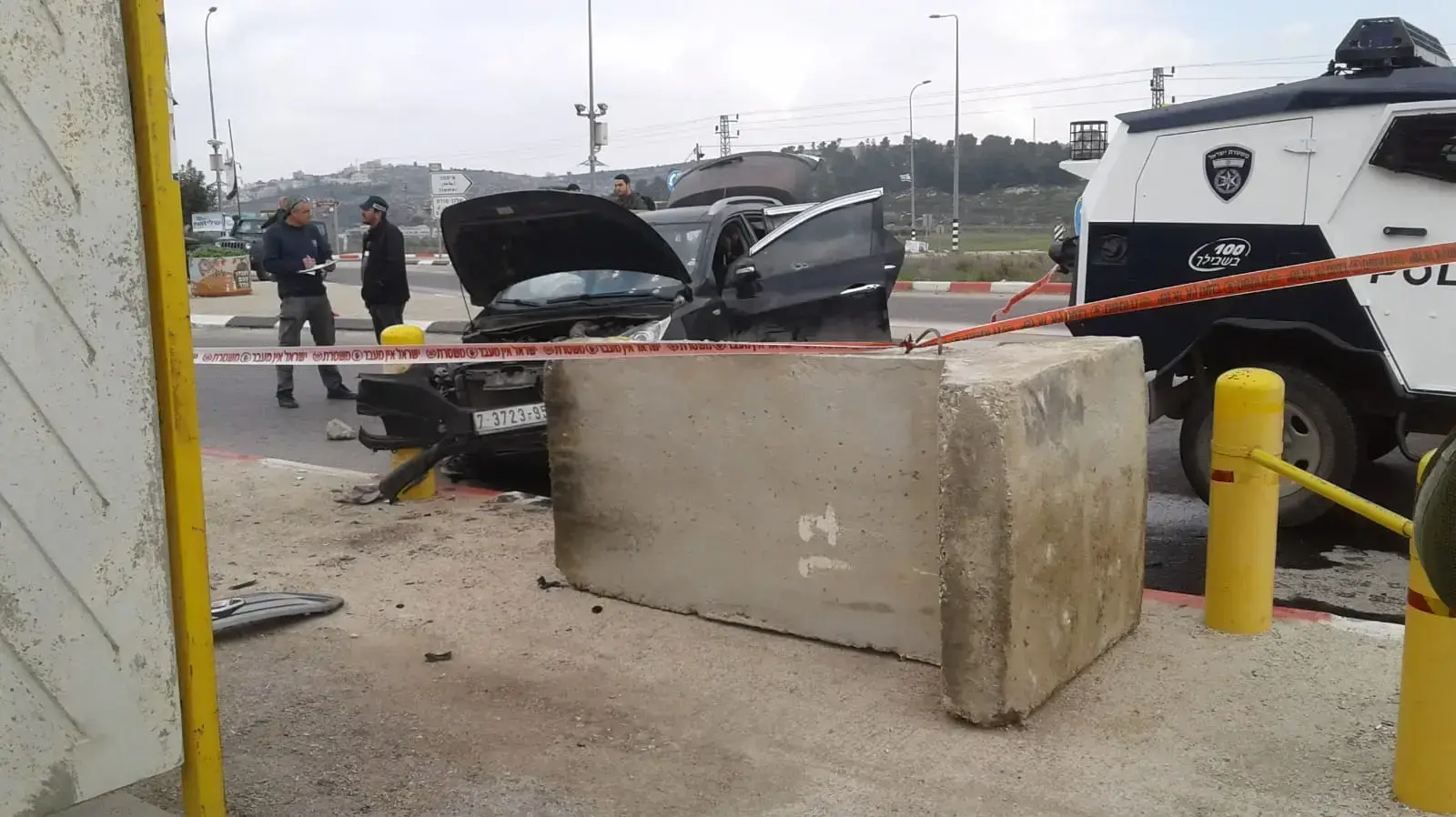 פלסטיני ניסה לדרוס חיילים ואזרחים בכיכר החטיבה המרחבית "שומרון", 26 בדצמבר 2018 פלסטיני ניסה לדרוס חיילים ואזרחים בכיכר החטיבה המרחבית "שומרון", 26 בדצמבר 2018