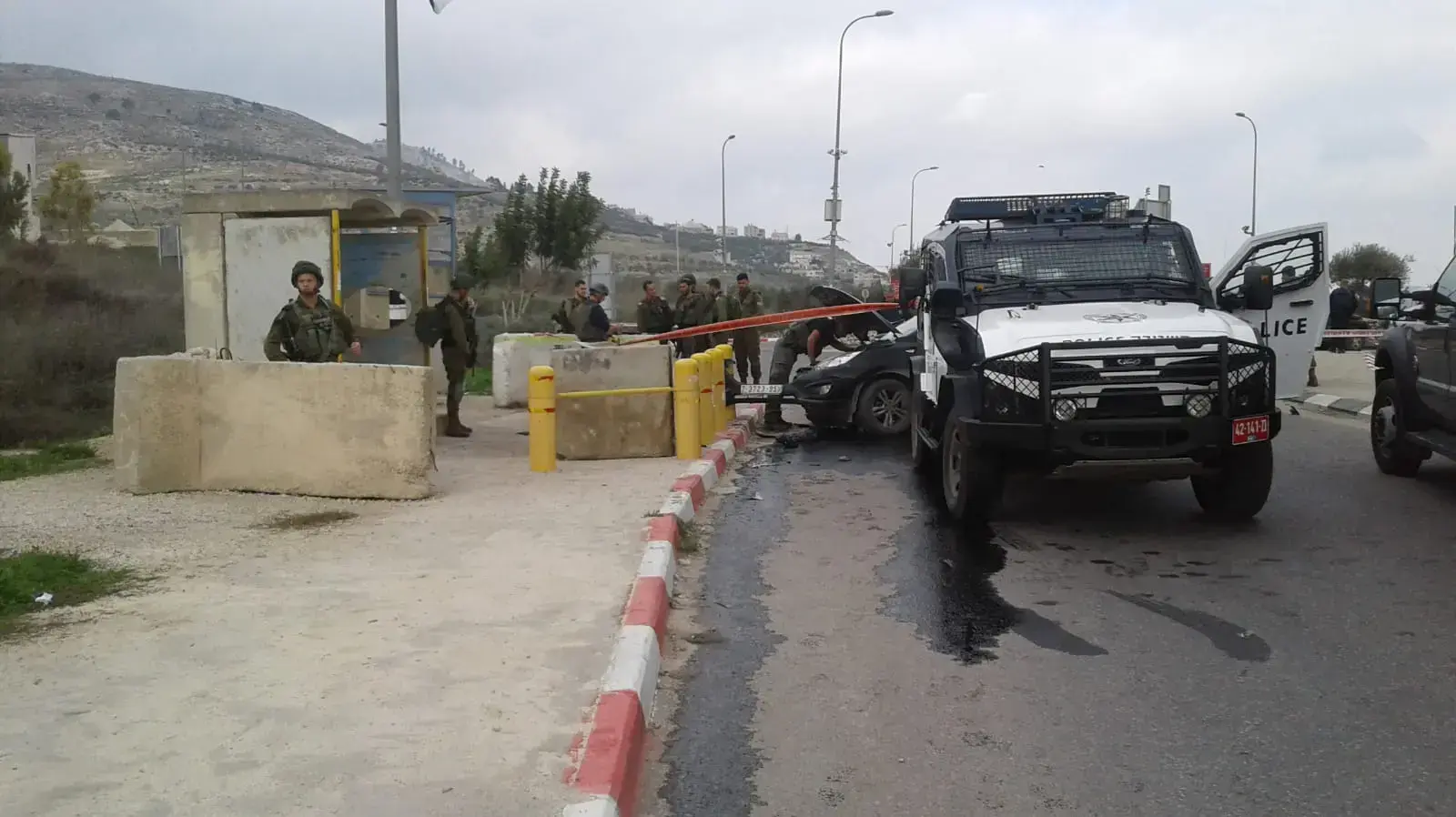 פלסטיני ניסה לדרוס חיילים ואזרחים בכיכר החטיבה המרחבית "שומרון", 26 בדצמבר 2018 פלסטיני ניסה לדרוס חיילים ואזרחים בכיכר החטיבה המרחבית "שומרון", 26 בדצמבר 2018