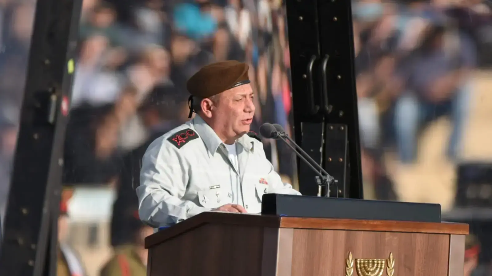 הרמטכ"ל, גדי איזנקוט במהלך טקס מסדר כנפיים בסיס חצרים 26 בדצמבר 2018 הרמטכ"ל, גדי איזנקוט במהלך טקס מסדר כנפיים בסיס חצרים 26 בדצמבר 2018