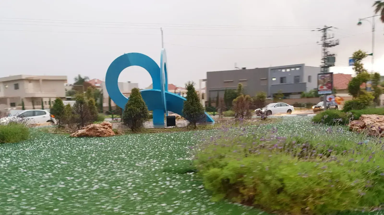 ברד יורד בחדרה, היום ברד יורד בחדרה, היום