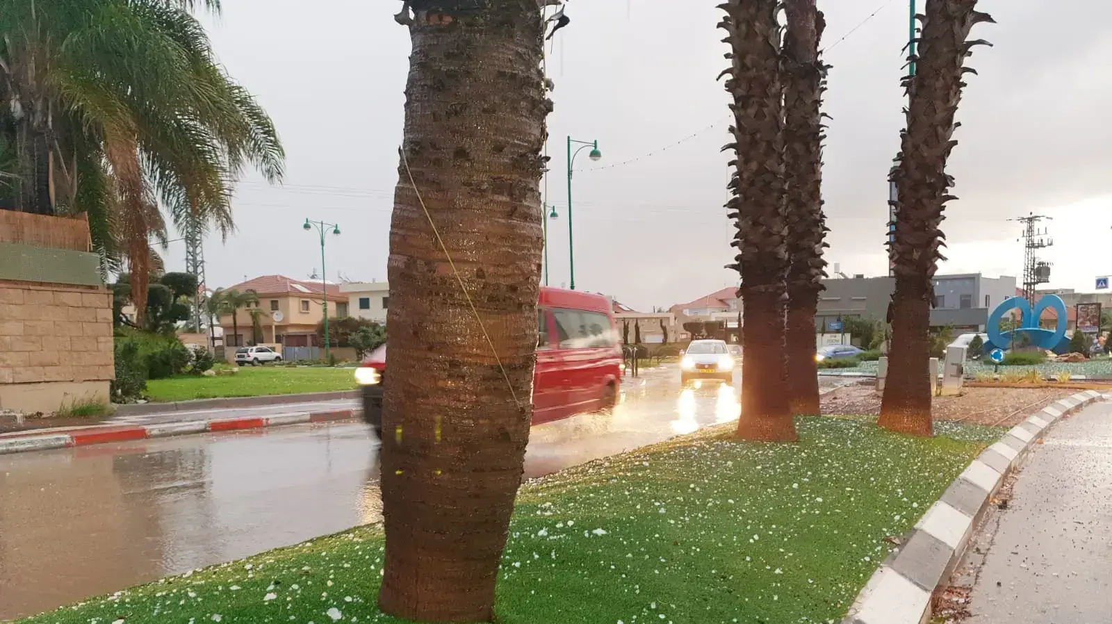 ברד יורד בחדרה, היום ברד יורד בחדרה, היום