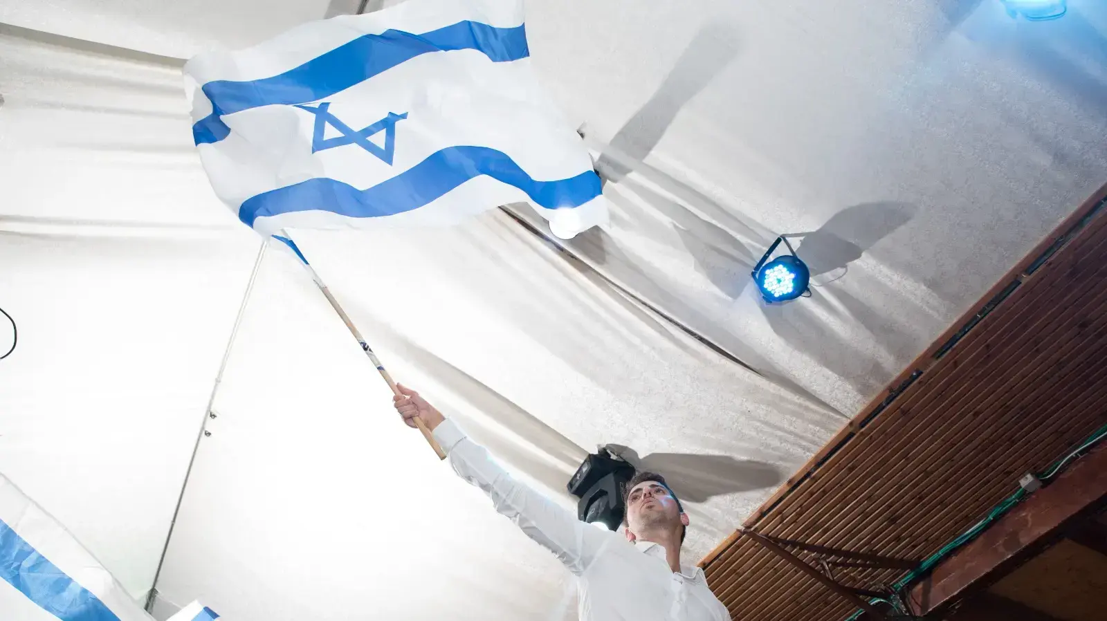 תום ניסני, הפעיל שהניף דגל מול אירועי יום הנכבה באוניברסיטת חיפה תום ניסני, הפעיל שהניף דגל מול אירועי יום הנכבה באוניברסיטת חיפה