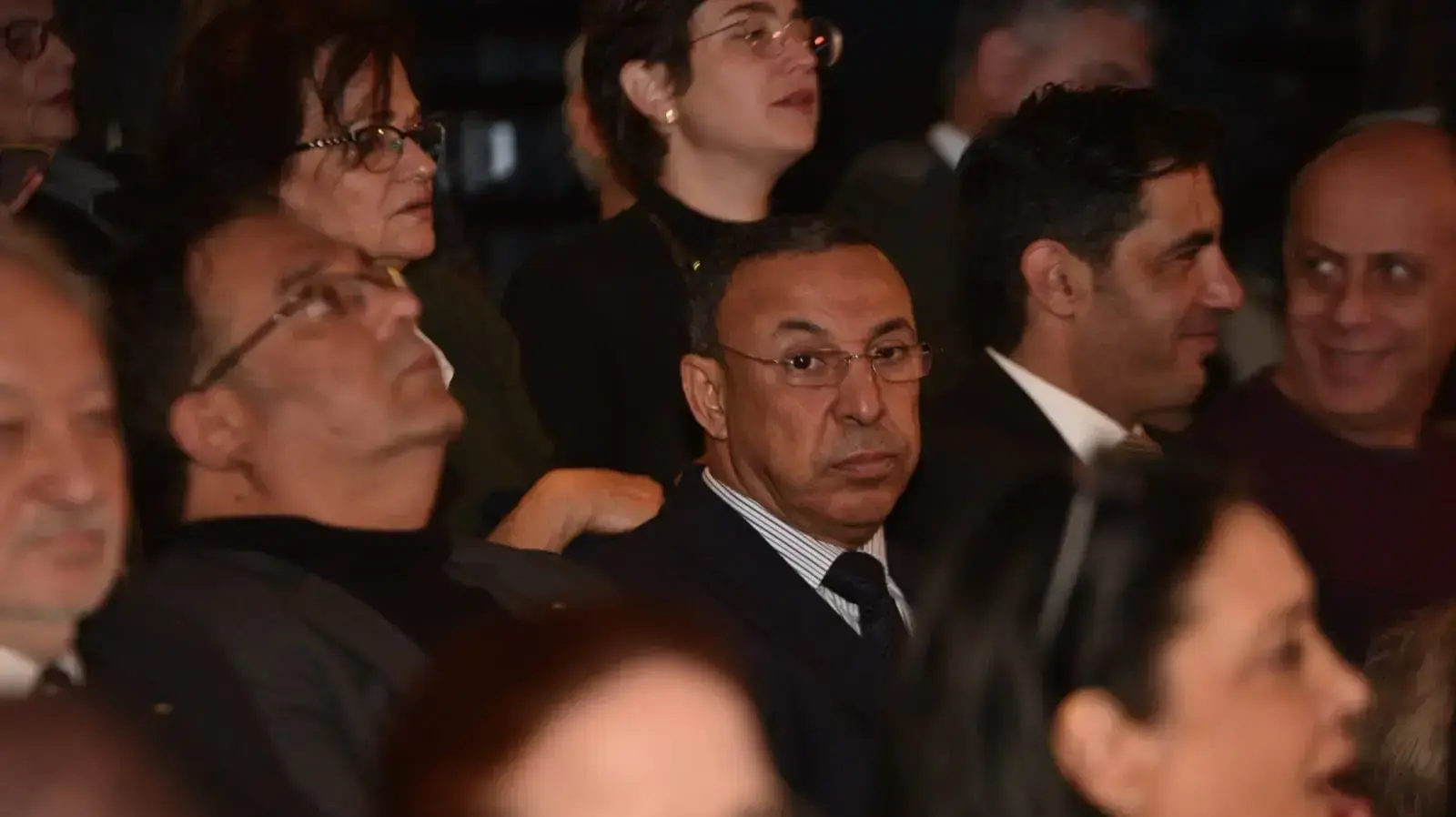 הצבת ארונו של עמוס עוז, תיאטרון צוותא, בתל אביב 31 בצדמבר 2018
(המשלחת הפלסטינית) הצבת ארונו של עמוס עוז, תיאטרון צוותא, בתל אביב 31 בצדמבר 2018
(המשלחת הפלסטינית)