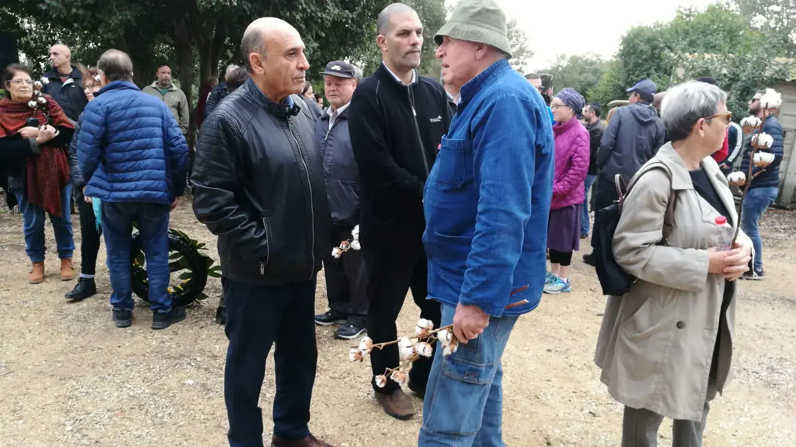 שאול מופז בהלווייתו של האבא של החיילים הבודדים צביקה לוי בקיבוץ יפעת, 31 בדצמבר 2018 שאול מופז בהלווייתו של האבא של החיילים הבודדים צביקה לוי בקיבוץ יפעת, 31 בדצמבר 2018