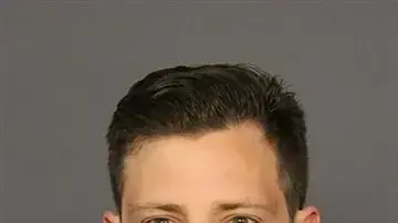 סוכן FBI שעשה סלטה וירה בחוגג סוכן FBI שעשה סלטה וירה בחוגג