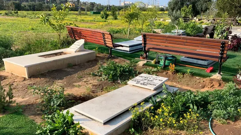 קברה של פאינה רצולסקי בבית העלמין המוסלמי ביפו
קברה של פאינה רצולסקי בבית העלמין המוסלמי ביפו