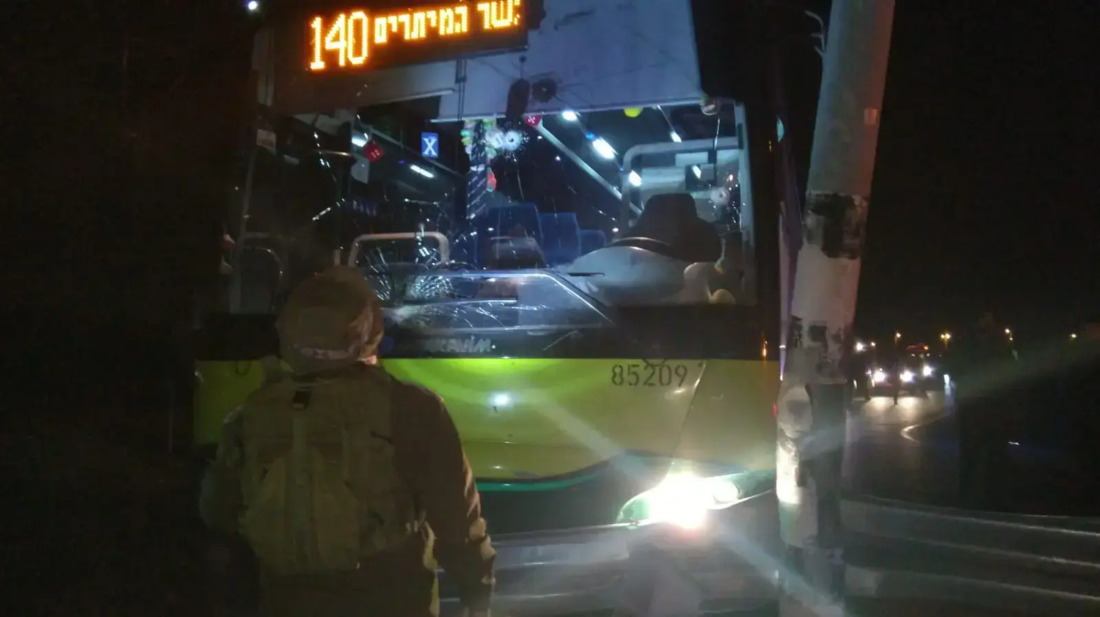 אוטובוס קו 140 של אגד שנפגע מירי ליד בית אל אוטובוס קו 140 של אגד שנפגע מירי ליד בית אל