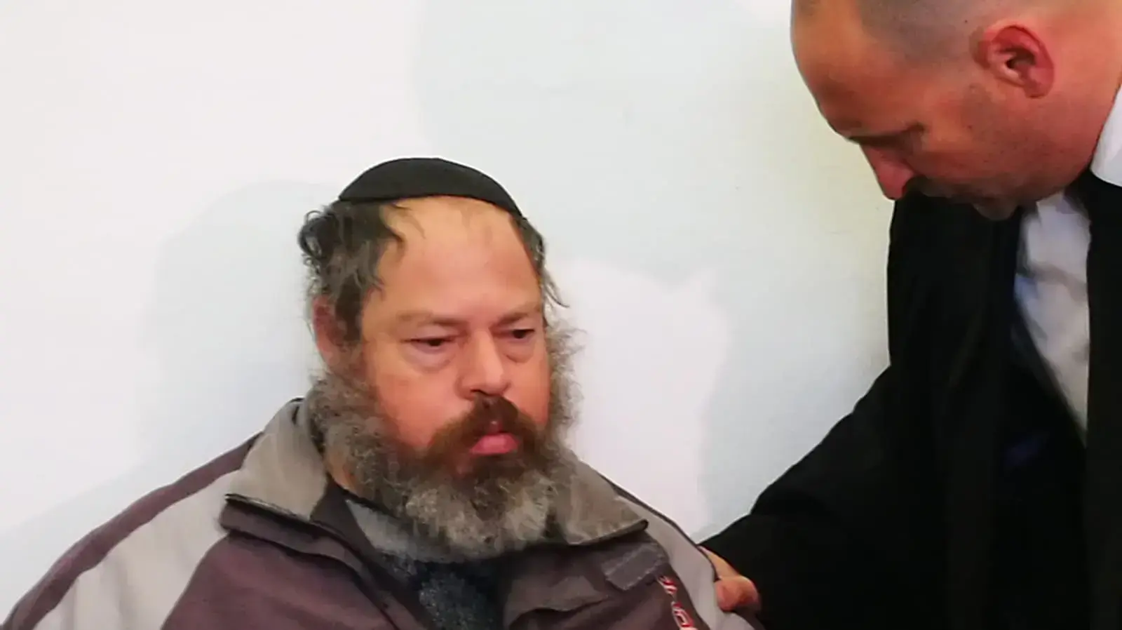 אורן ורשבסקי, שהורשע בגרימת מותה ברשלנות של סגן הילה בצלאלי, שנהרגה בקריסת גשר תאורה במהלך דיון נגד ערור עונשו 6 בינואר 2019 אורן ורשבסקי, שהורשע בגרימת מותה ברשלנות של סגן הילה בצלאלי, שנהרגה בקריסת גשר תאורה במהלך דיון נגד ערור עונשו 6 בינואר 2019