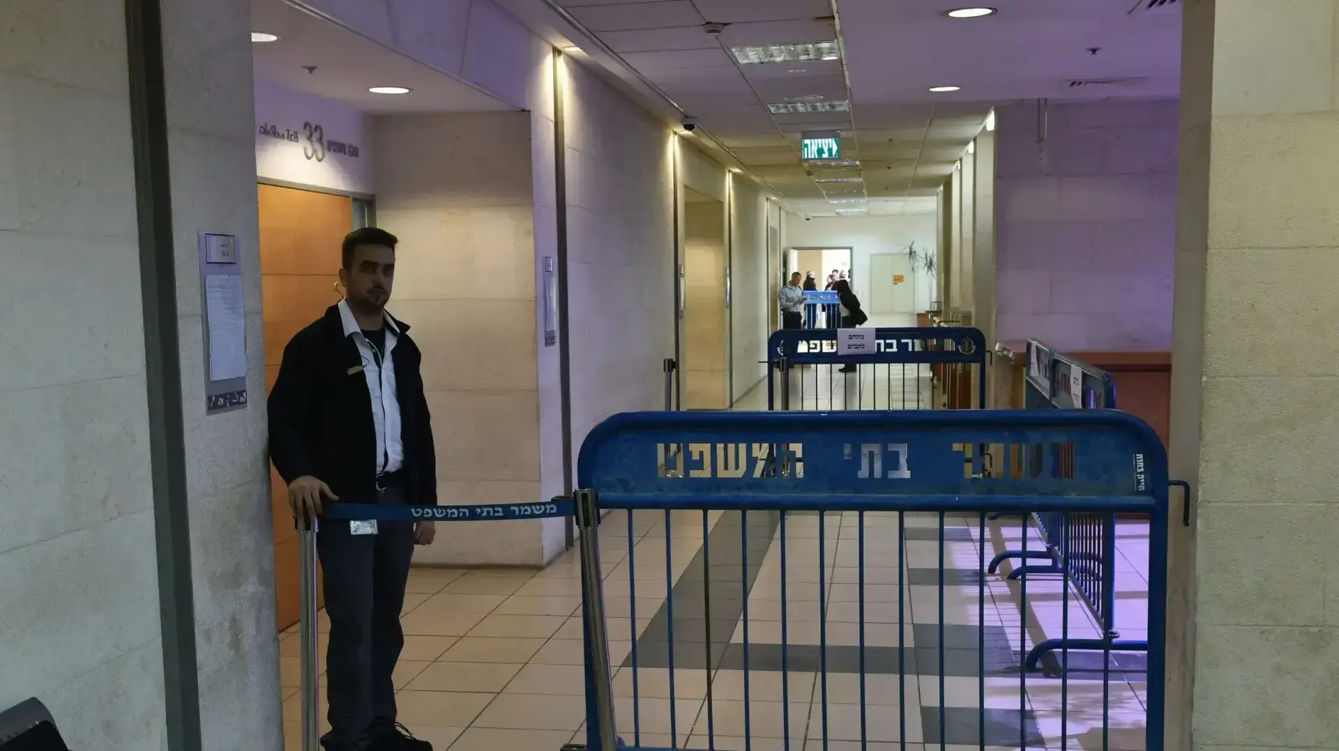 הכנות בבית המשפט לקראת הארכת מעצרם של הקטינים בחשד לטרור יהודי, השלום, ראשון לציון 6 בינואר 2018 הכנות בבית המשפט לקראת הארכת מעצרם של הקטינים בחשד לטרור יהודי, השלום, ראשון לציון 6 בינואר 2018