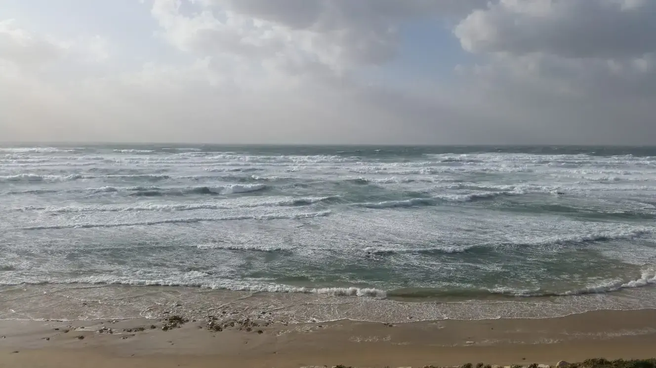 מזג אוויר סוער בחוף בת ים, 6 בינואר 2019 מזג אוויר סוער בחוף בת ים, 6 בינואר 2019