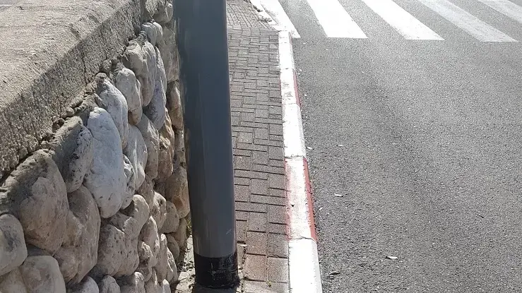 מדרכה צרה בראשון לציון - סקירת המפגעים על המדרכות מדרכה צרה בראשון לציון - סקירת המפגעים על המדרכות
