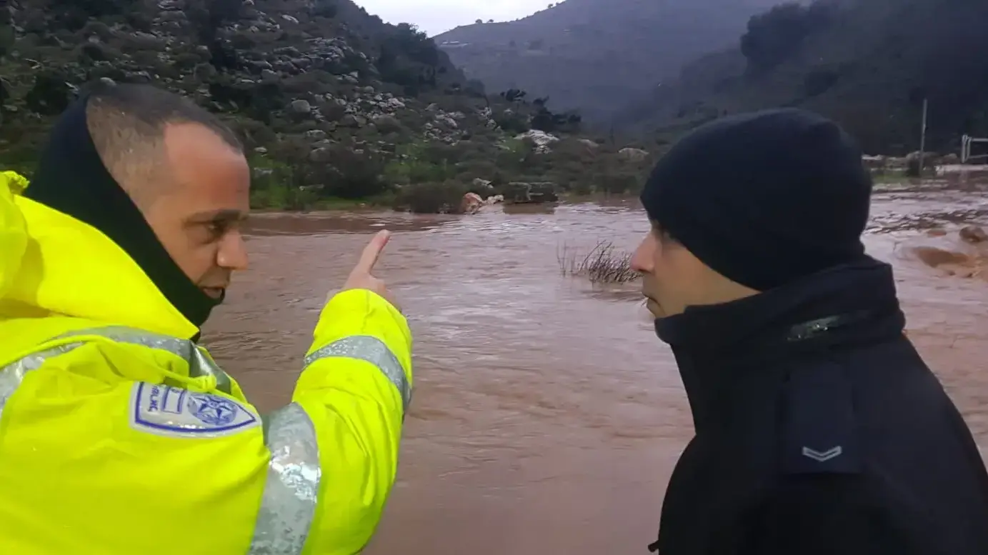 סריקות לאיתור נעדר שנסחף בנחל חילזון סמוך לכרמיאל סריקות לאיתור נעדר שנסחף בנחל חילזון סמוך לכרמיאל