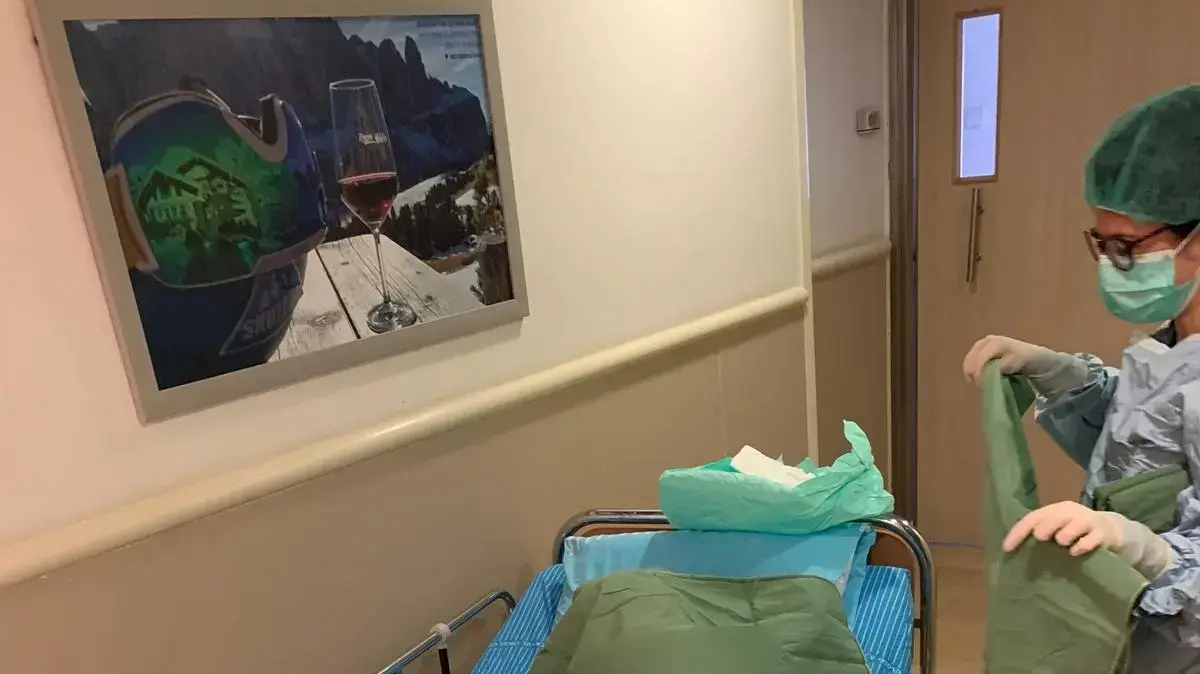 חולים מטופלים במסדרון בית החולים חולים מטופלים במסדרון בית החולים